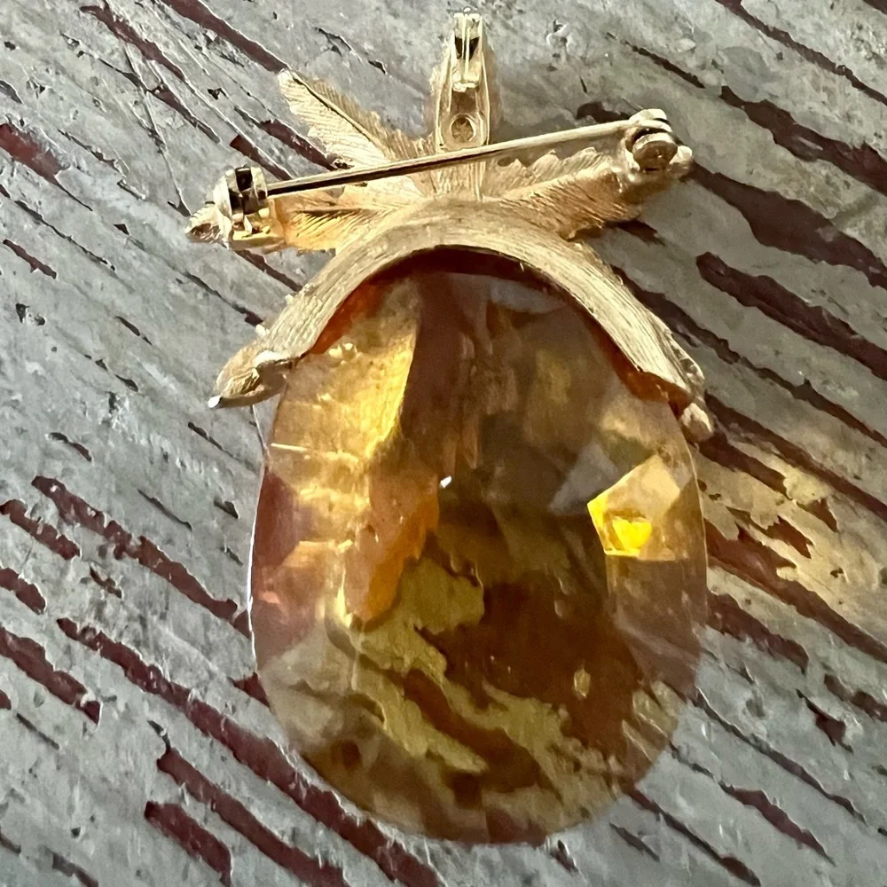 Vintage SARAH COVENTRY Amber Faceted Glass and Gold Leaf Brooch